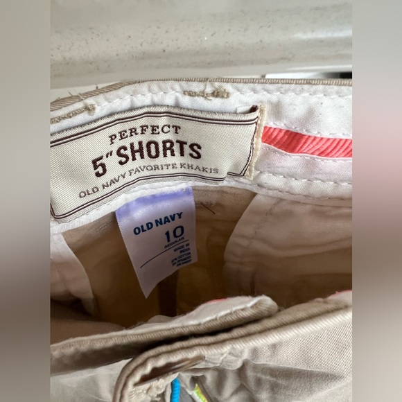 Old navy shorts size 10 - Picture 4 of 4